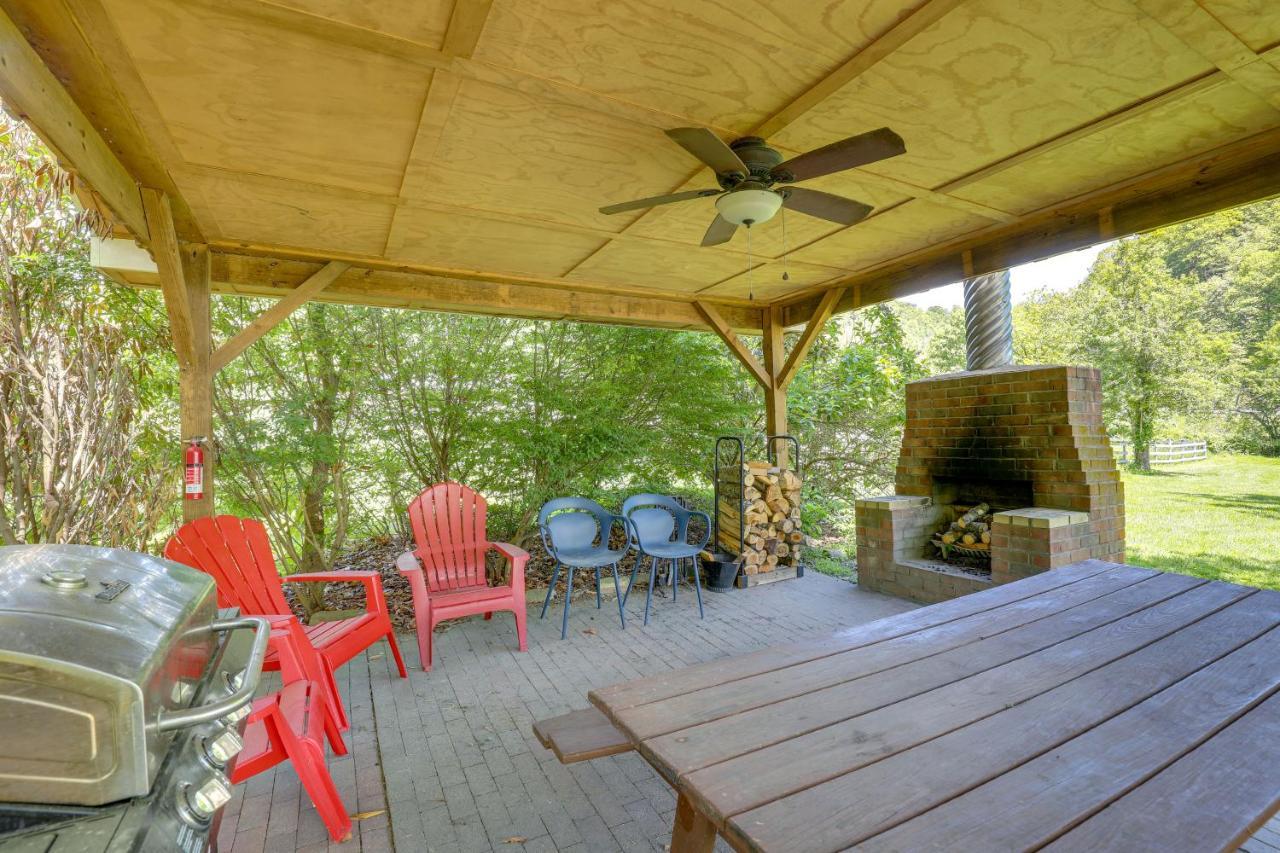 Marshall Cottage On 1895 Tobacco Farm With Hot Tub! Mars Hill Exterior photo